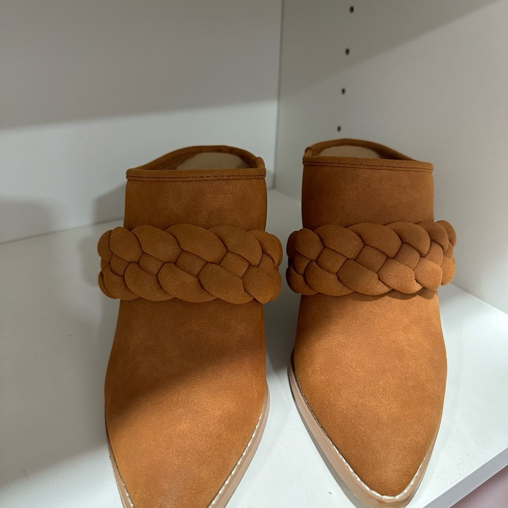 Backless heel